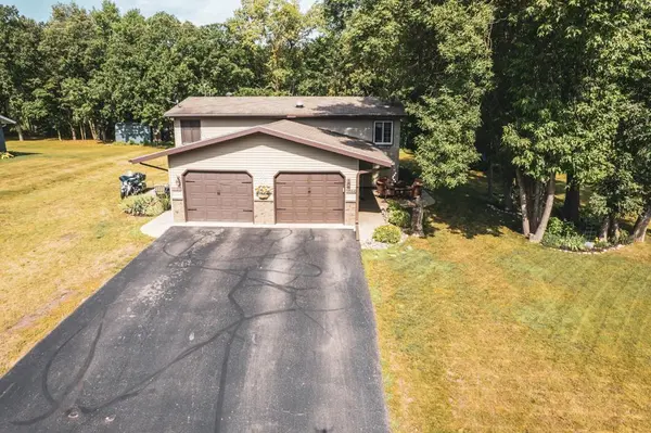 1054 Villa LN, Detroit Lakes, MN 56501