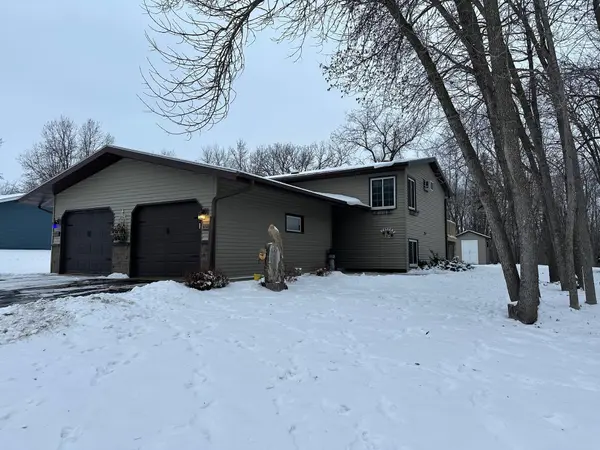 1054 Villa LN, Detroit Lakes, MN 56501