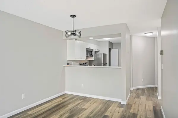 1372 Carling DR #202 Saint Paul, MN 55108