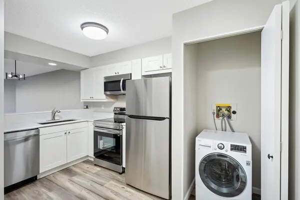 1372 Carling DR #202 Saint Paul, MN 55108