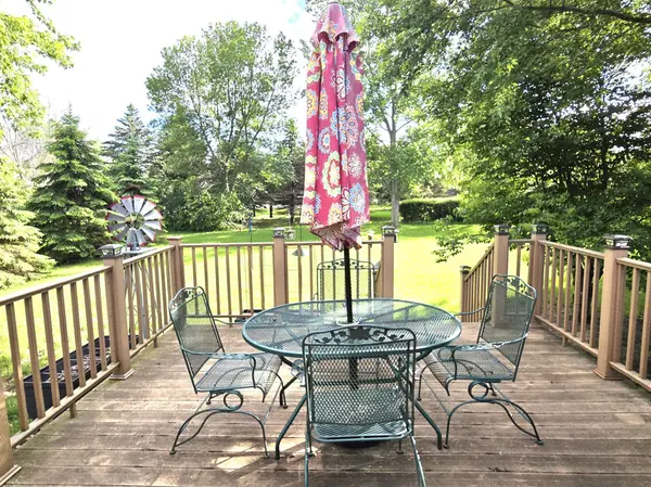 113 Oakwood DR, Belle Plaine, MN 56011