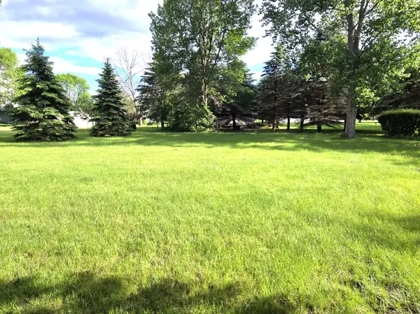 113 Oakwood DR, Belle Plaine, MN 56011