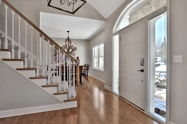 17218 Cedarcrest DR, Eden Prairie, MN 55347