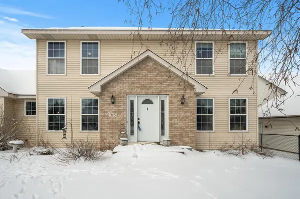 915 Sterling ST S, Maplewood, MN 55119