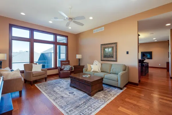 116 Hidden Oaks CIR, Mankato, MN 56001