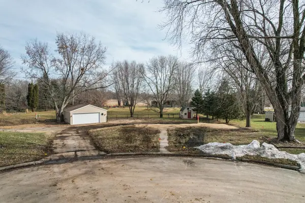 529 Braget CIR, Wanamingo, MN 55983