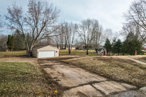 529 Braget CIR, Wanamingo, MN 55983