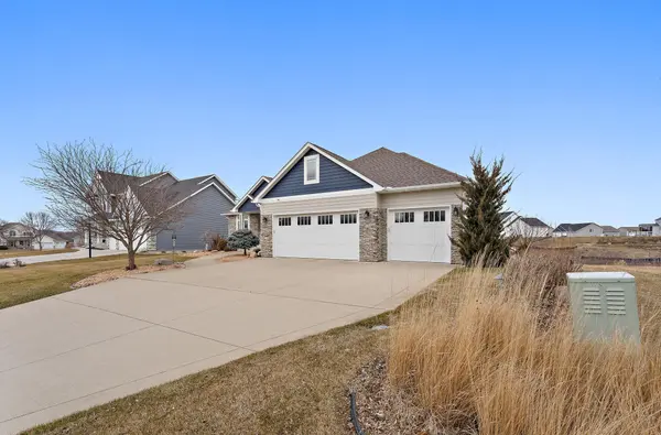 1114 Goldenray DR, Faribault, MN 55021