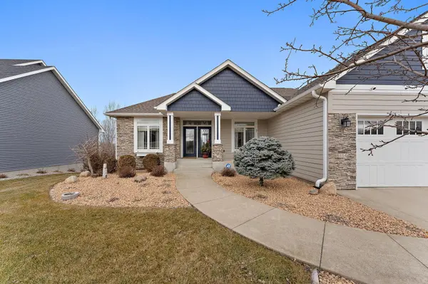 1114 Goldenray DR, Faribault, MN 55021