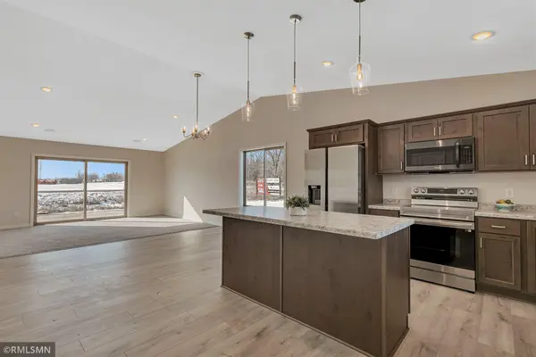 1702 Maple Leaf LN, Litchfield, MN 55355