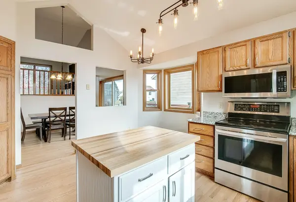 7135 Upper 157th ST W, Apple Valley, MN 55124