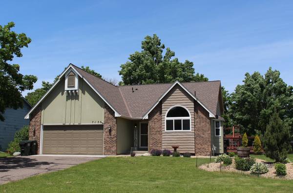 7135 Upper 157th ST W, Apple Valley, MN 55124
