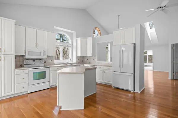 5940 Bren CIR, Minnetonka, MN 55343