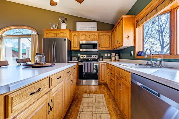 809 S Geinitz AVE, Litchfield, MN 55355