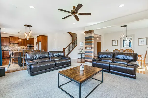 3631 Springwood CT, Eagan, MN 55123