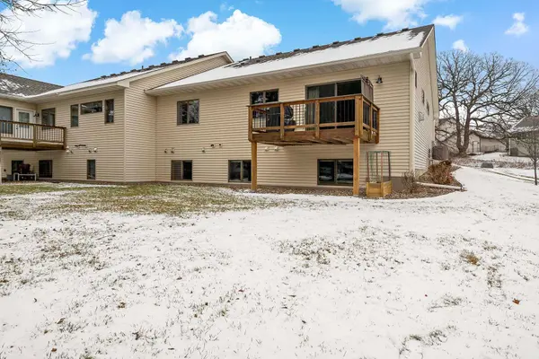 2061 Cardinal GLN, North Saint Paul, MN 55109