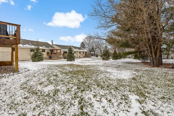 2061 Cardinal GLN, North Saint Paul, MN 55109