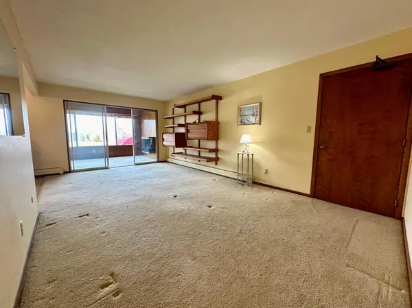 3076 Lexington AVE N #B2, Roseville, MN 55113