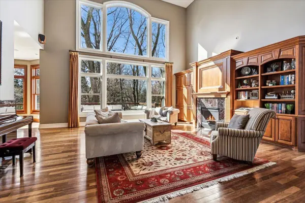 650 Hidden Creek TRL, Mendota Heights, MN 55118