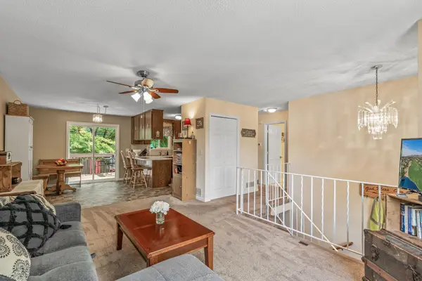 1112 Suburban AVE, Saint Paul, MN 55106