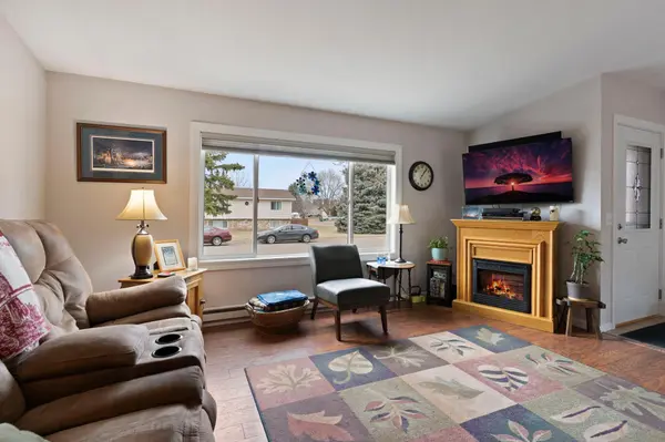 1130 Namekagon LOOP, Hudson, WI 54016