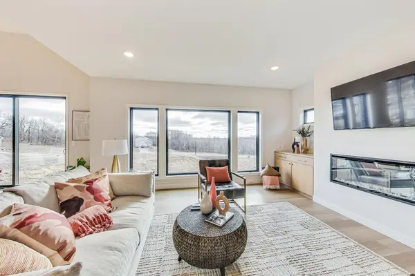 27261 Elle CIR, Elko New Market, MN 55020