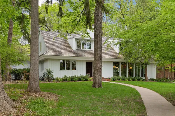 318 Woodlawn AVE, Saint Paul, MN 55105