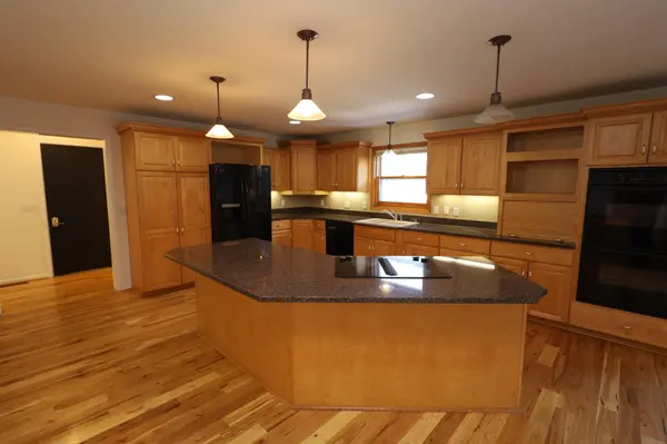 125 Sugarloaf LN, Zumbrota, MN 55992