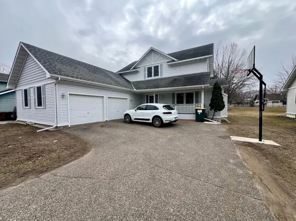 611 Bellvue LN N, Brooklyn Center, MN 55430