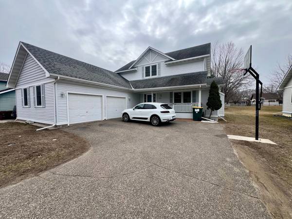 611 Bellvue LN N, Brooklyn Center, MN 55430