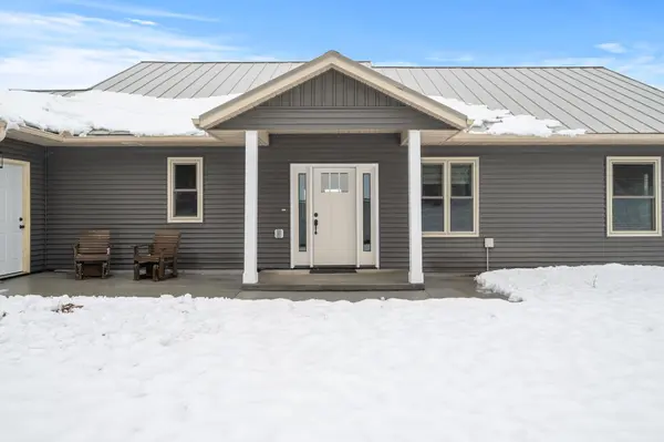 725 N Linden ST, Belle Plaine, MN 56011
