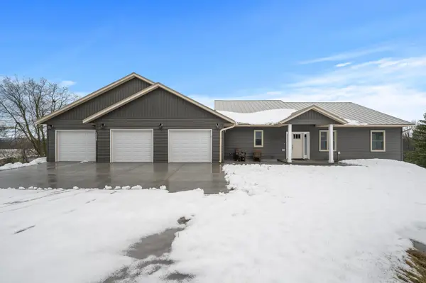 725 N Linden ST, Belle Plaine, MN 56011