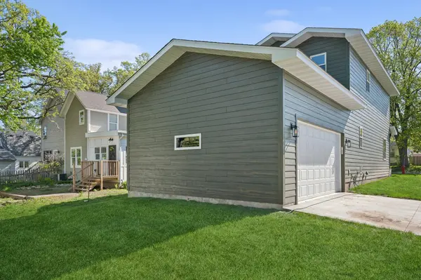 1743 Malvern ST, Lauderdale, MN 55113