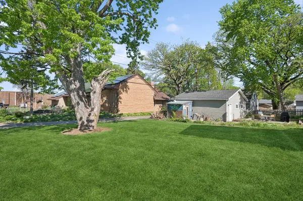 1743 Malvern ST, Lauderdale, MN 55113