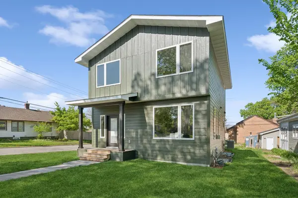 1743 Malvern ST, Lauderdale, MN 55113