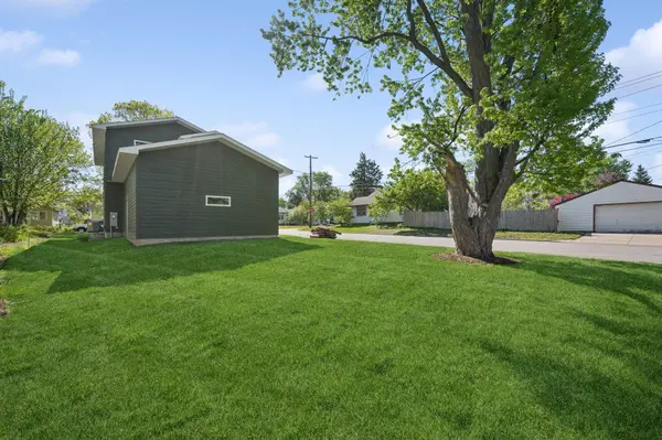 1743 Malvern ST, Lauderdale, MN 55113