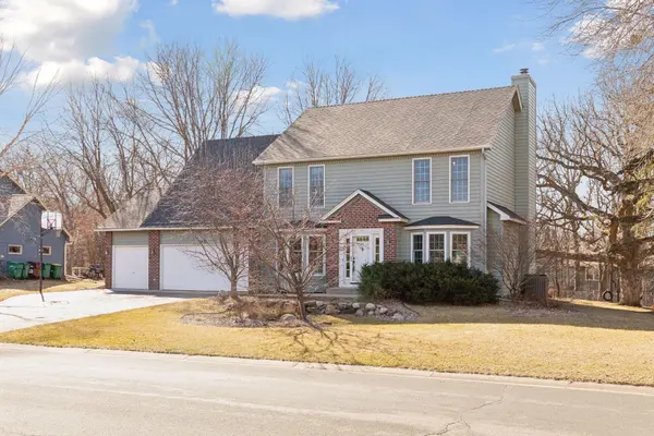 2088 Royale CT, Eagan, MN 55122
