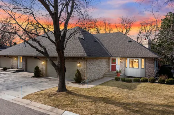 2195 Ferris LN, Roseville, MN 55113