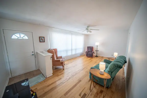 301 5th ST SW, Pine Island, MN 55963