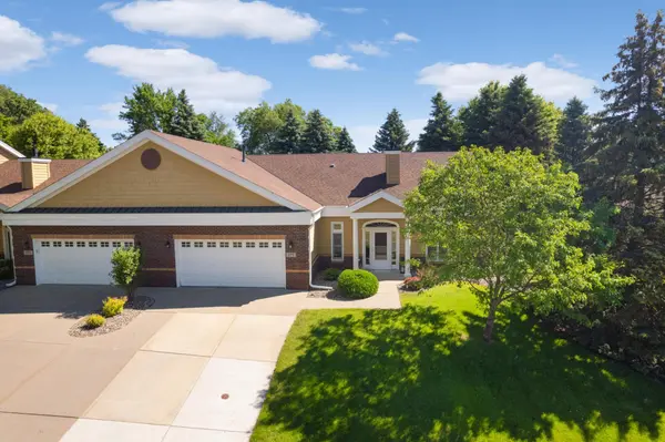 377 Whispering LN, Hastings, MN 55033