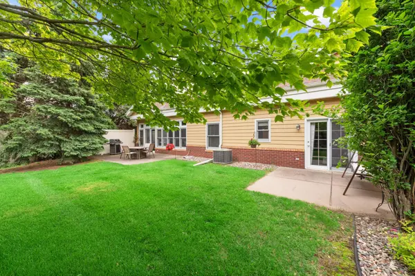 377 Whispering LN, Hastings, MN 55033