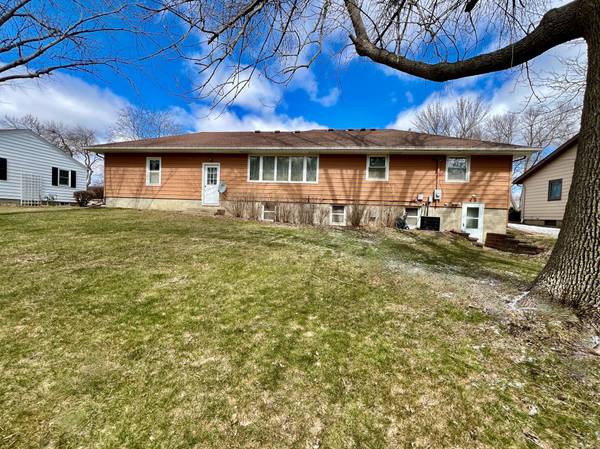312 Fairview DR, Albert Lea, MN 56007