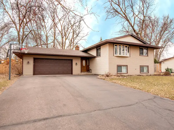 6702 E Shadow Lake DR, Lino Lakes, MN 55014