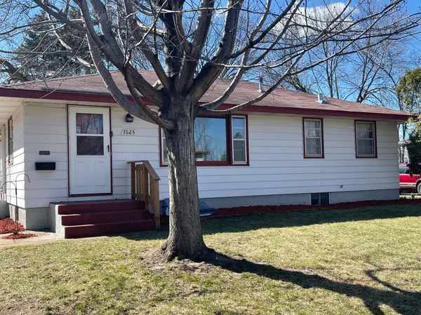 7025 Quail AVE N, Brooklyn Center, MN 55429