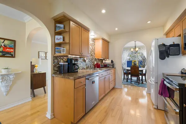 1988 Arkwright ST, Maplewood, MN 55117