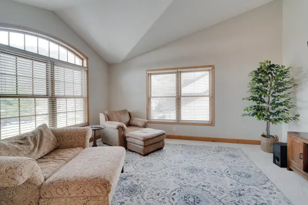 61 Oakdale LN, Winona, MN 55987