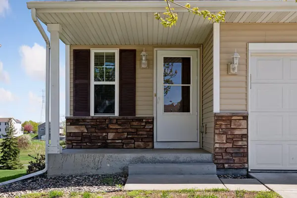139 Dongola LN, Shakopee, MN 55379