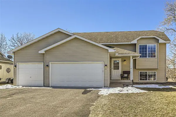 311 Arabian LN SE, Isanti, MN 55040