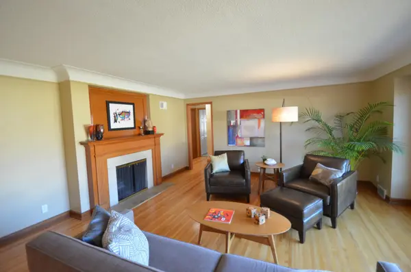 5524 Code AVE, Edina, MN 55436