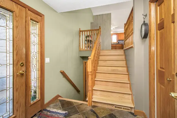 7240 Sierra CT, Chanhassen, MN 55317